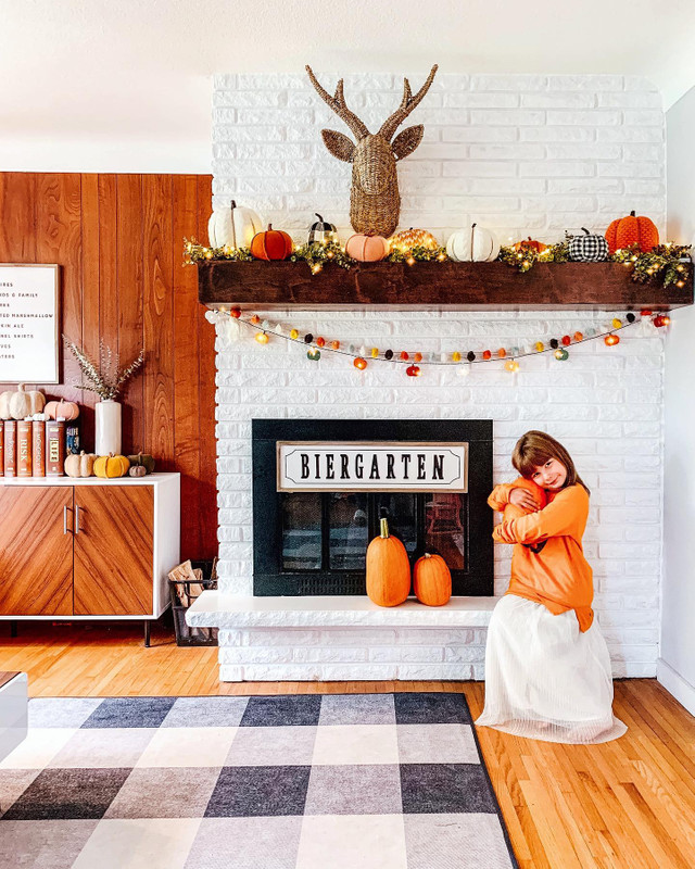 How to Decorate Your Fireplace Mantel for Fall